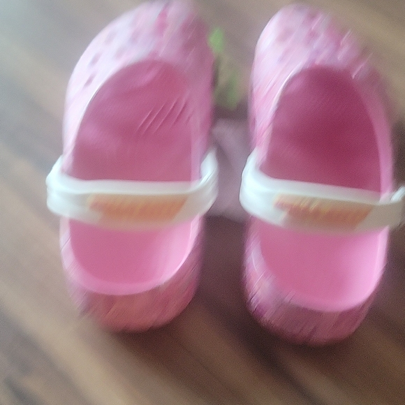 CROCS Pink Floral Clogs - Picture 3 of 3